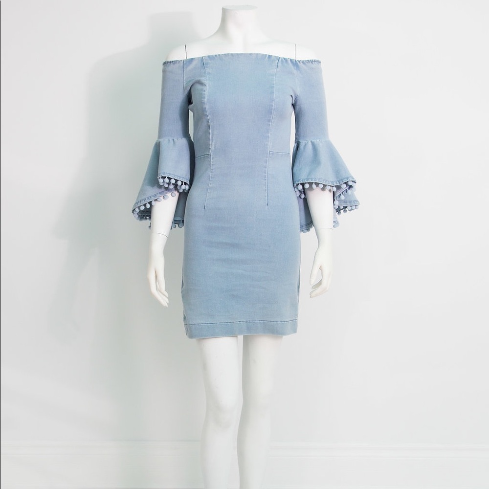 🚨sold🚨 Off the Shoulder Bell Sleeve Denim Dress